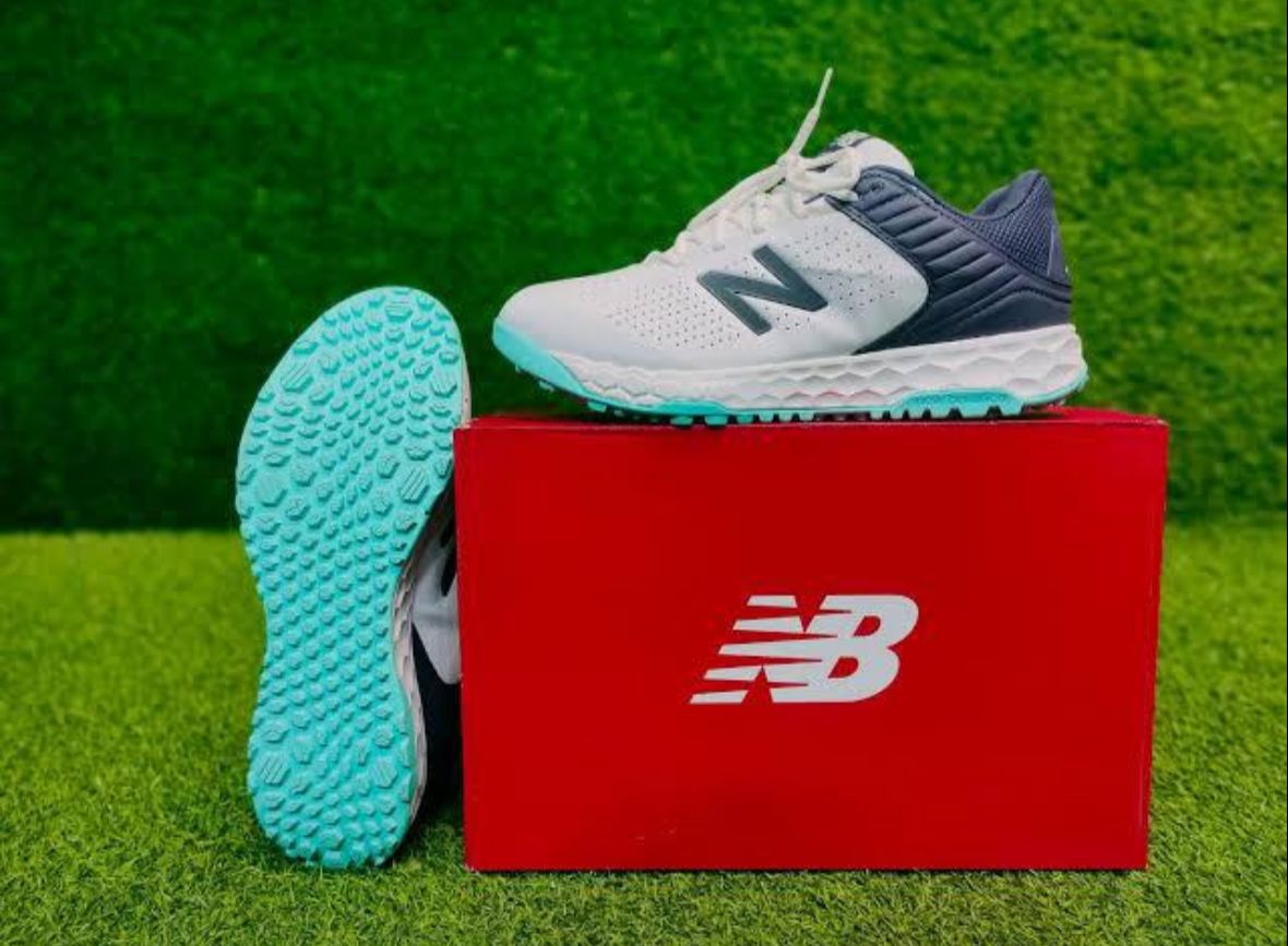 New balance cricket shoes