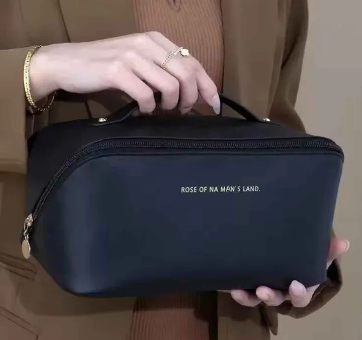 Leather cosmetics pouch 